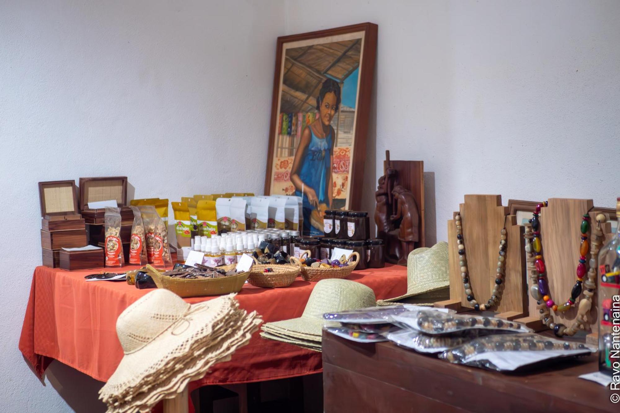 Olympe De Bemaraha Hotel Bekopaka Eksteriør billede